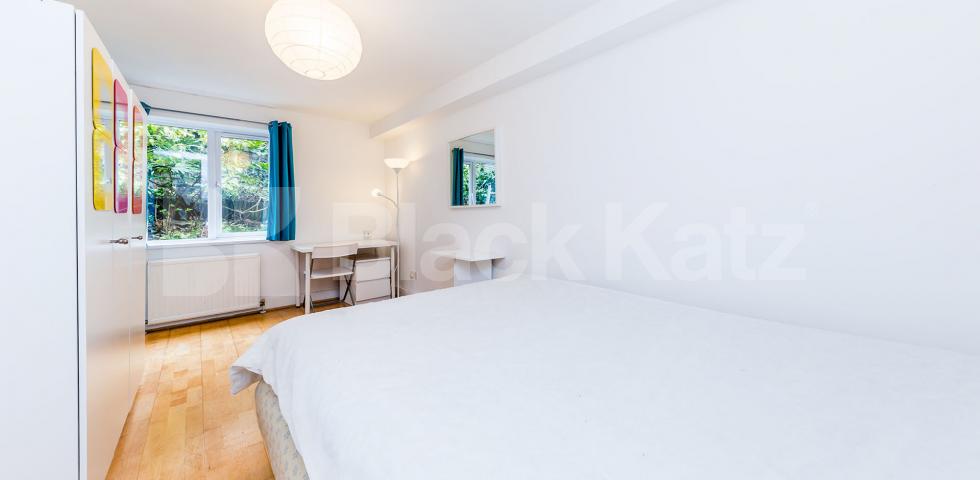 Beautiful 3 bedroom,3 bathroom Apartment with Garden mins to Tube & Regents Park Jamestown Road , Regents Park / Camden